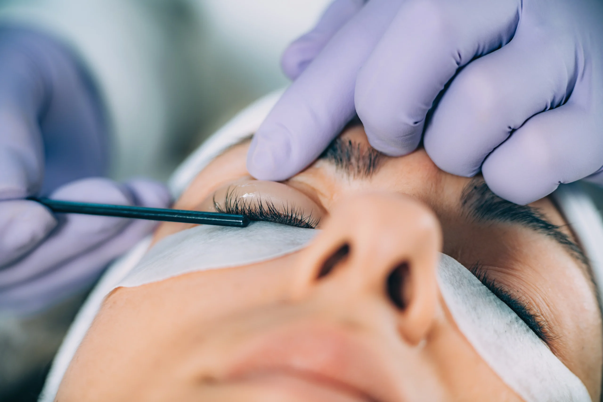 Arbetsbild kopplad till Browlift i Eslöv hos Glowroom